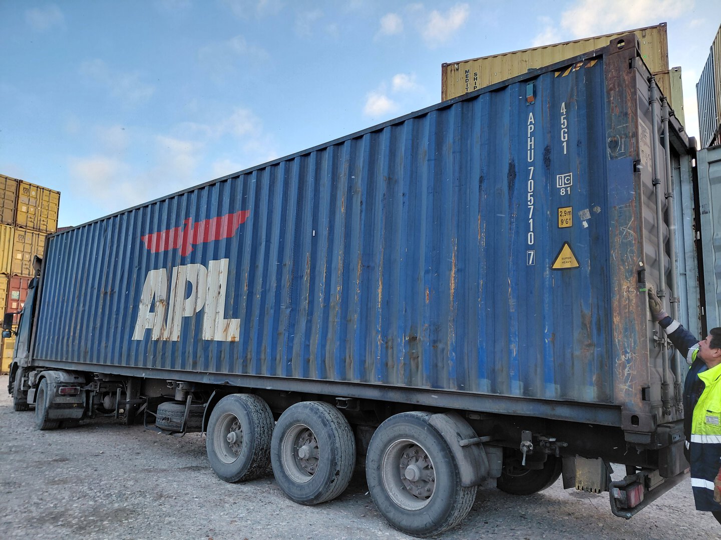 Морской контейнер APHU7057107