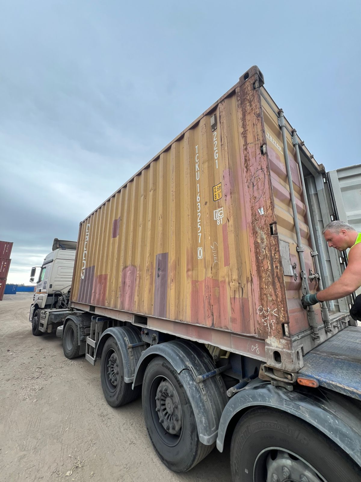 Морской контейнер TCKU1632570