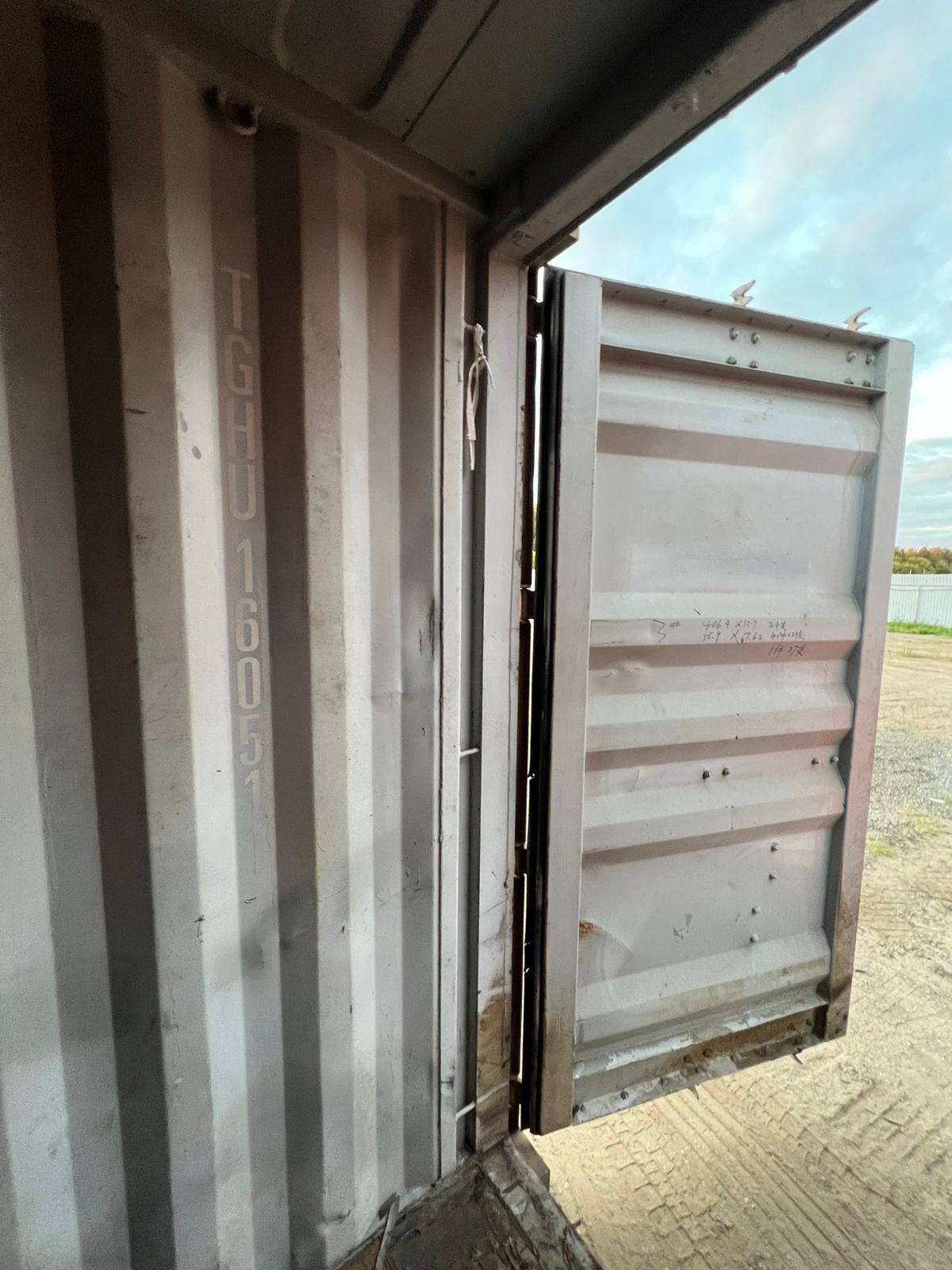 Морской контейнер TGHU1605117