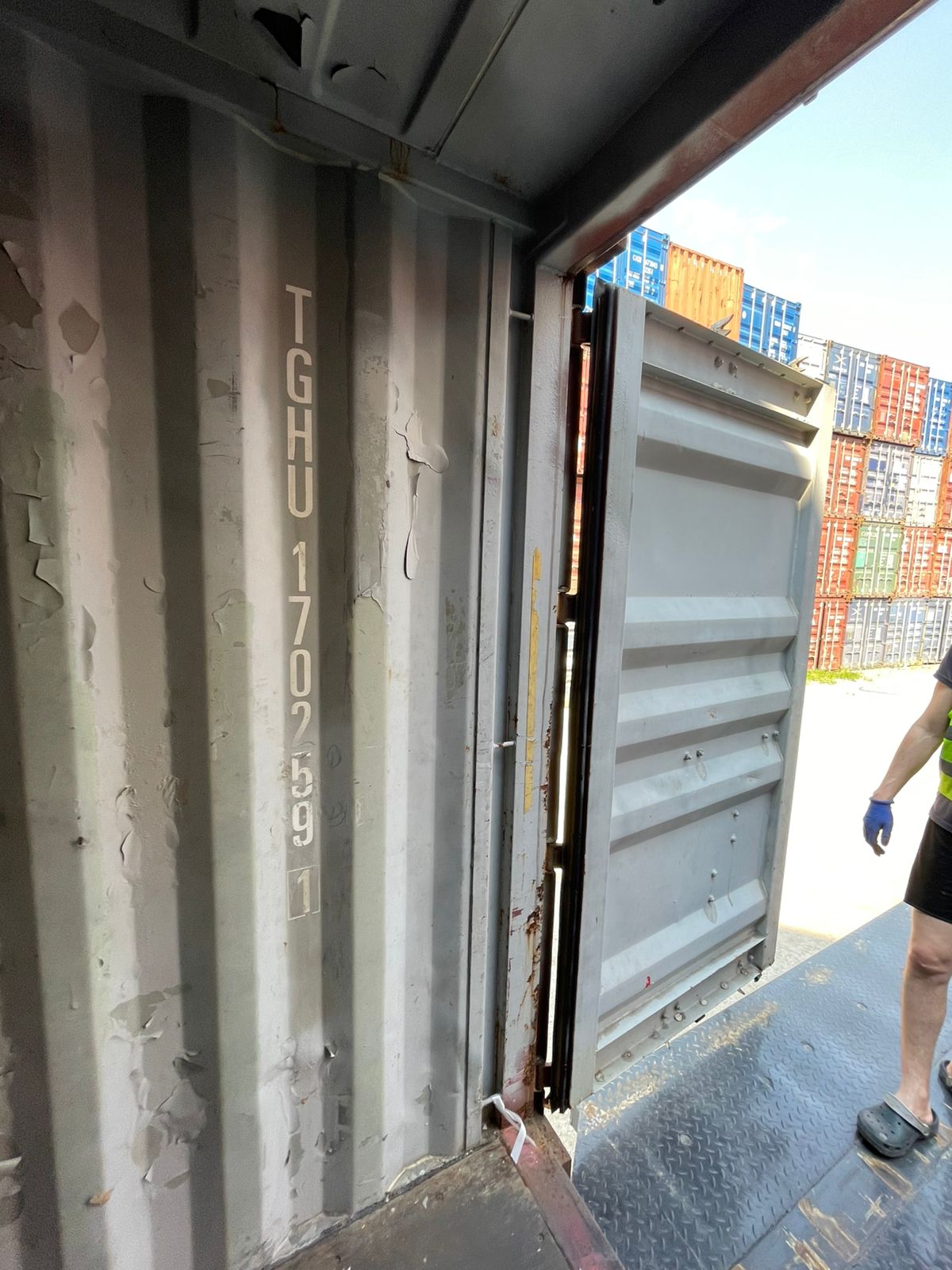 Морской контейнер TGHU1702591