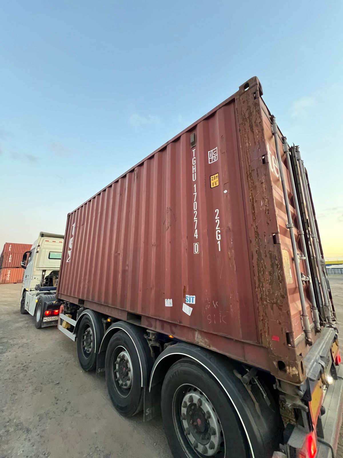 Морской контейнер TGHU1702740