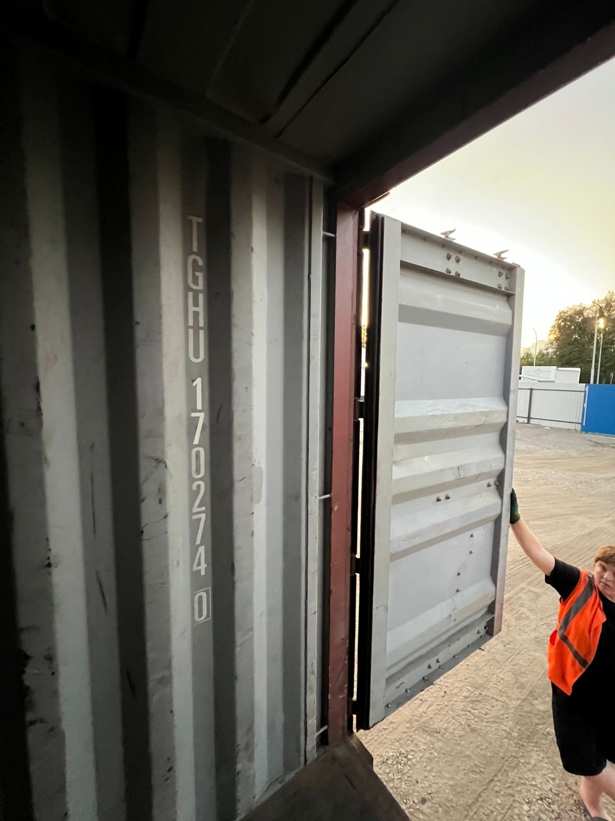 Морской контейнер TGHU1702740