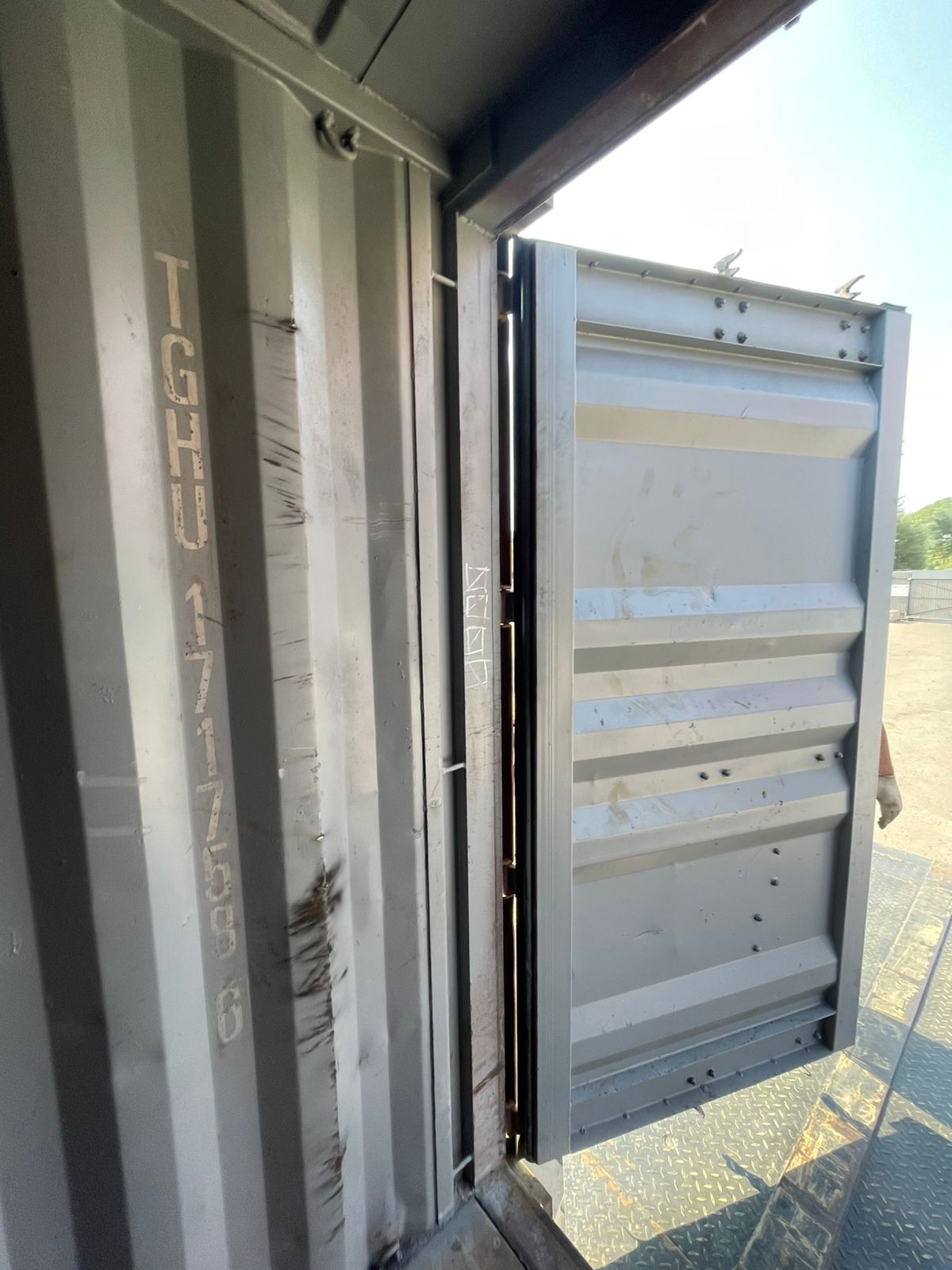 Морской контейнер TGHU1717586