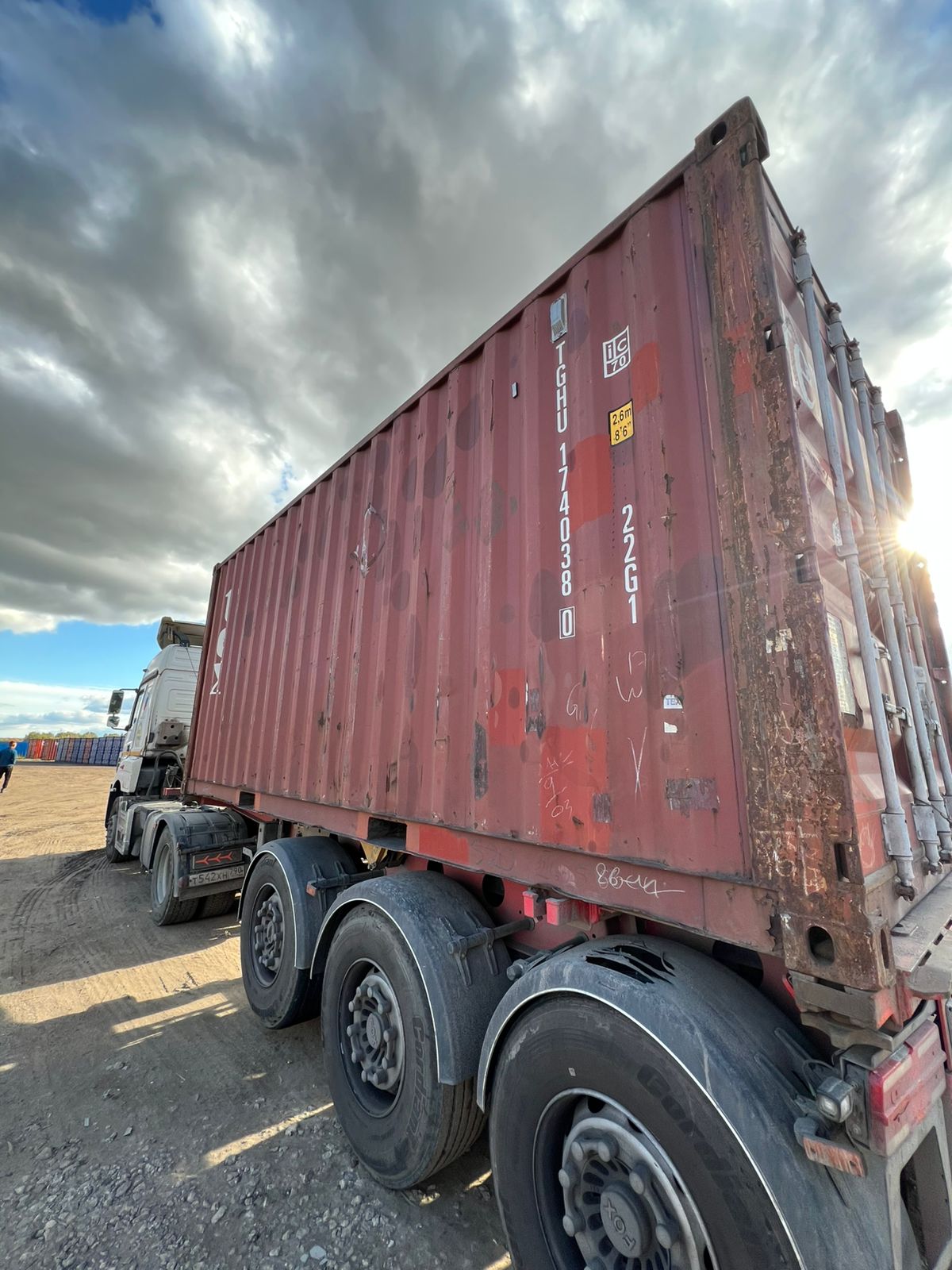 Морской контейнер TGHU1740380