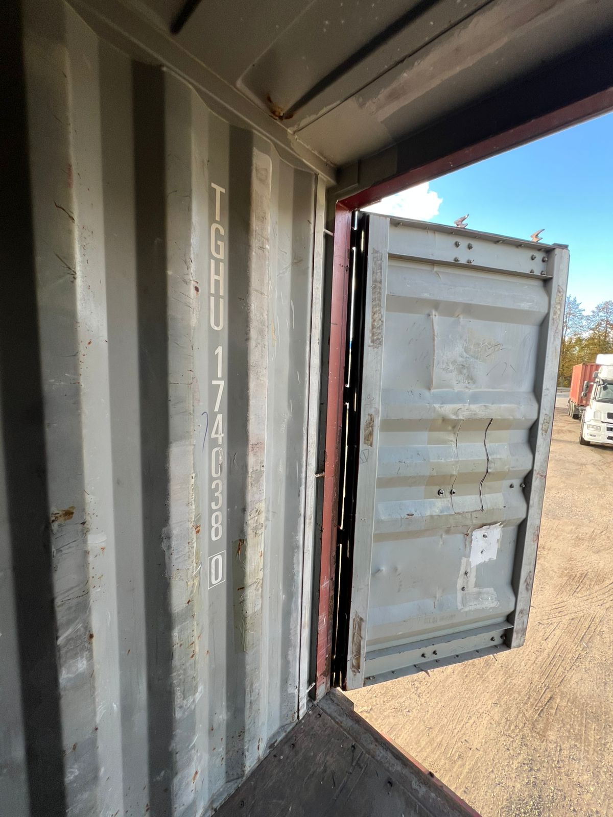 Морской контейнер TGHU1740380