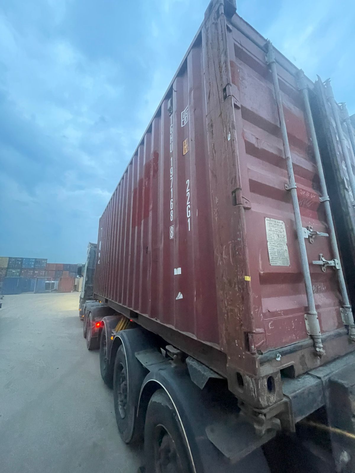 Морской контейнер TGHU1971688