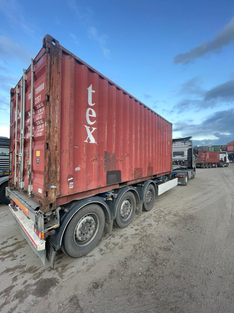 Морской контейнер TGHU1990008