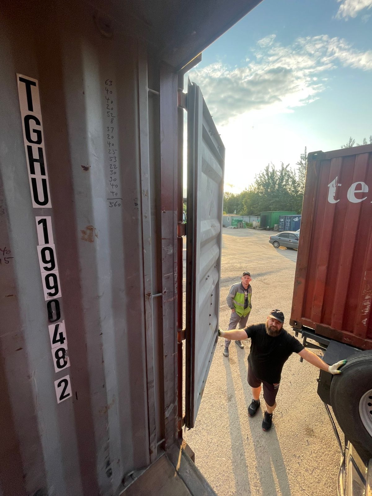 Морской контейнер TGHU1990482