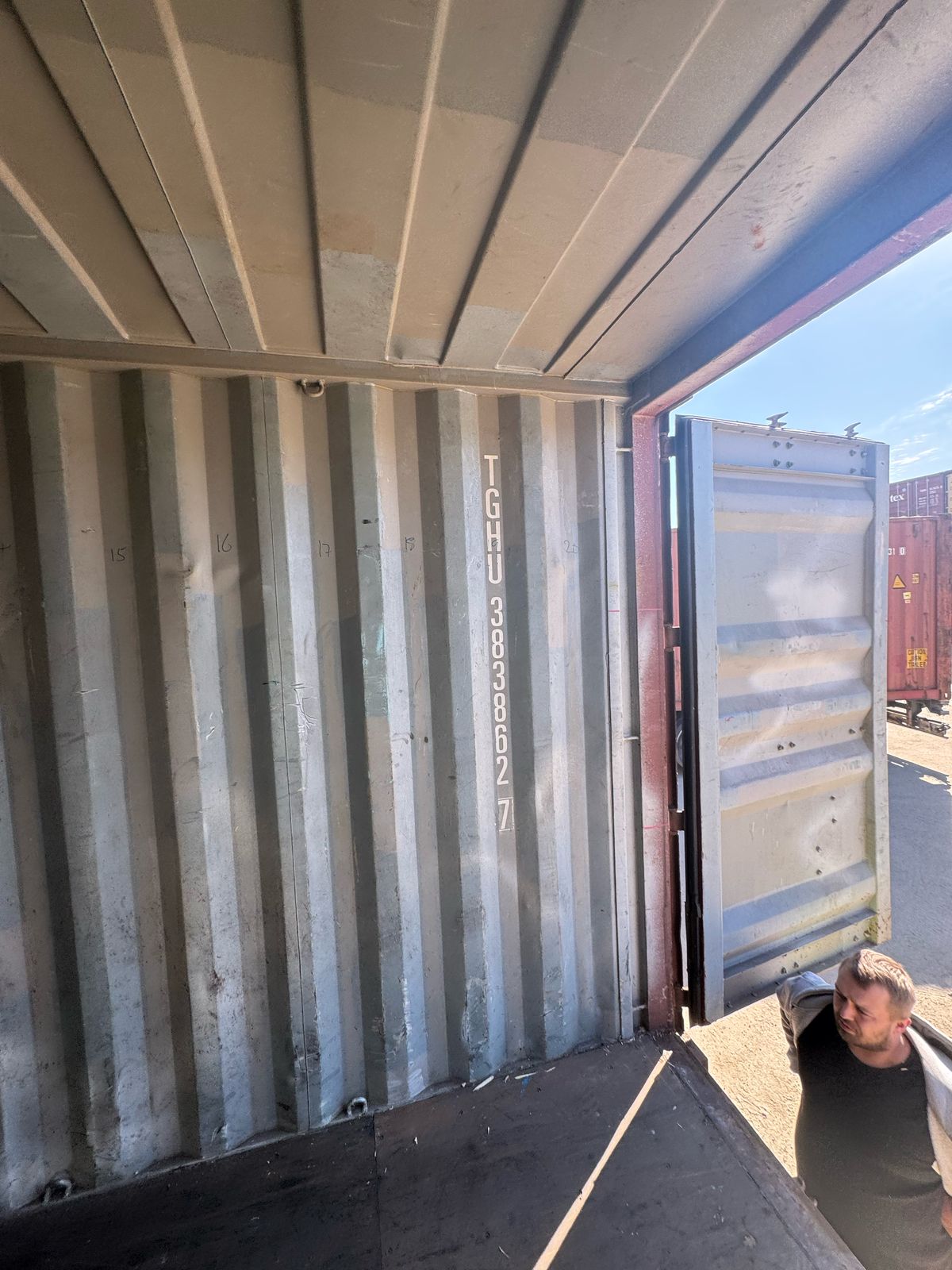 Морской контейнер TGHU3838627