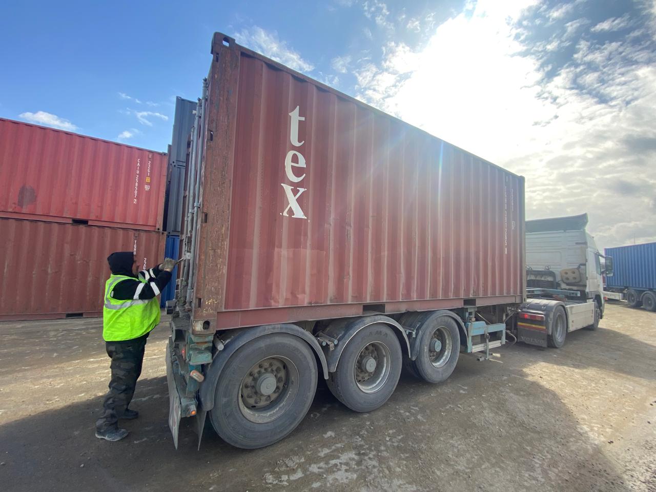 Морской контейнер TGHU3912658